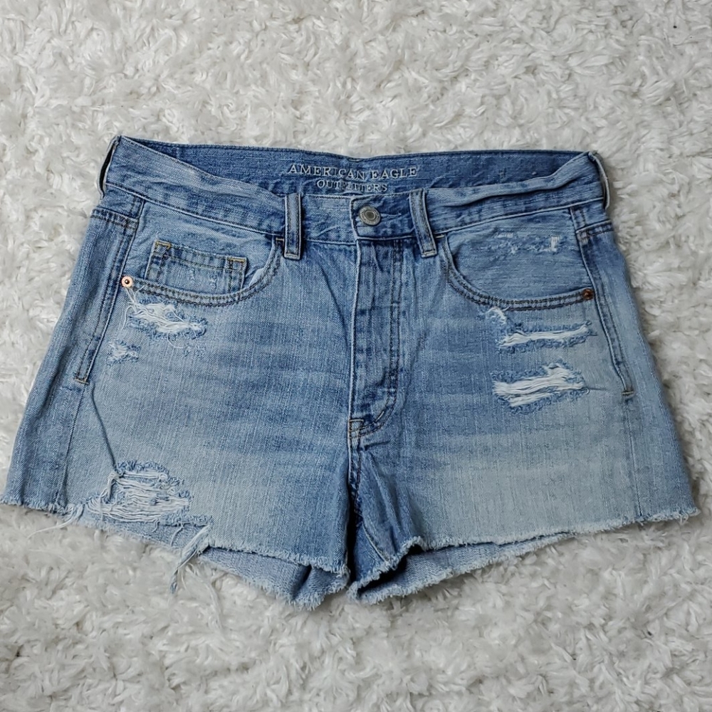 American Eagle Size 8 Distressed Demin Shorts